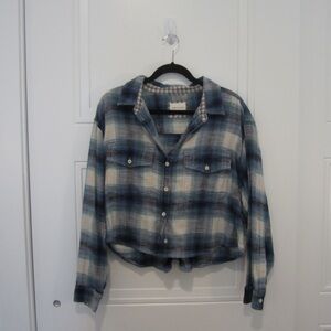 American Eagle Blue and White Plaid Cropped Button-Up Flannel